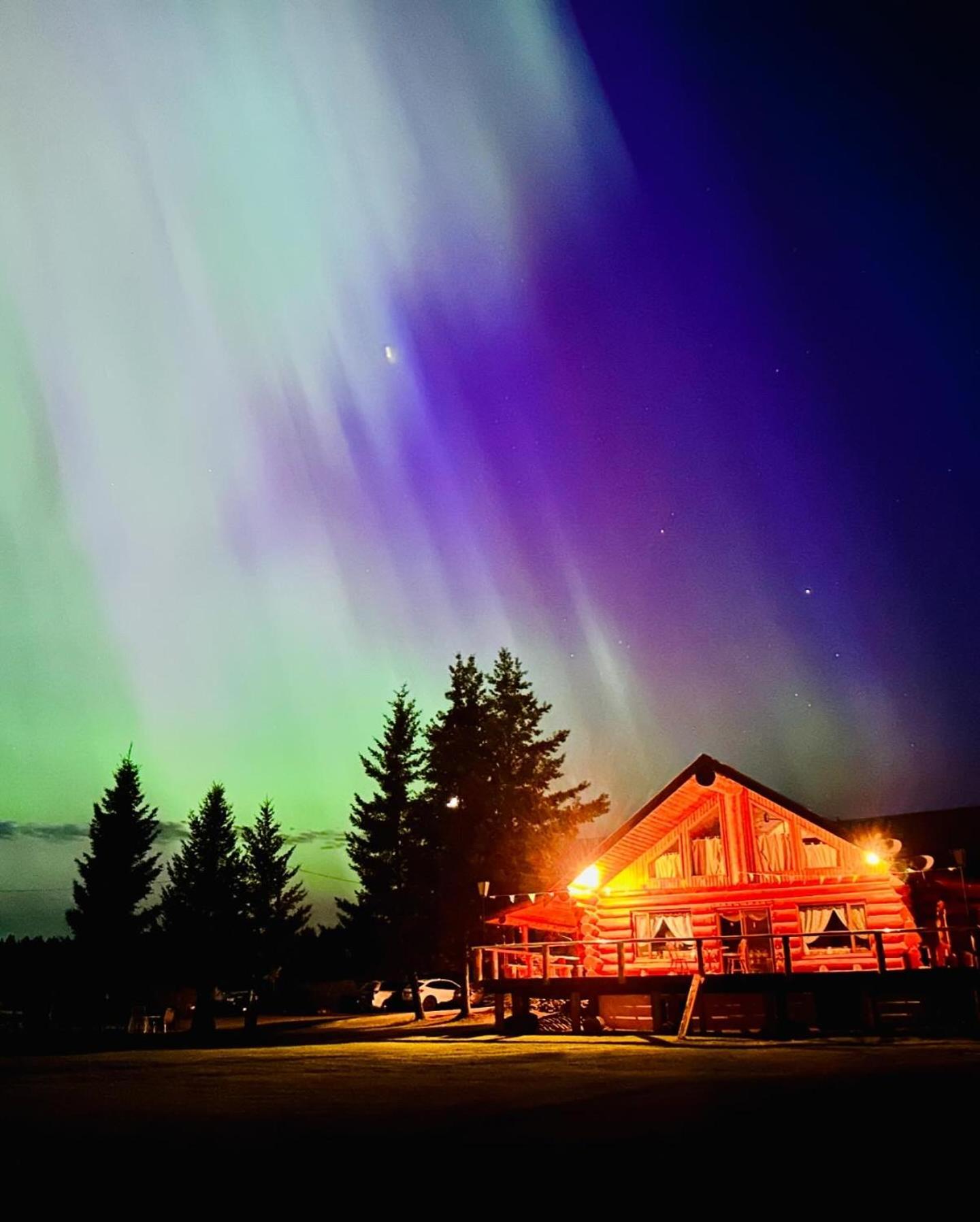 Cariboo Log Guest House Lac La Hache Exterior foto