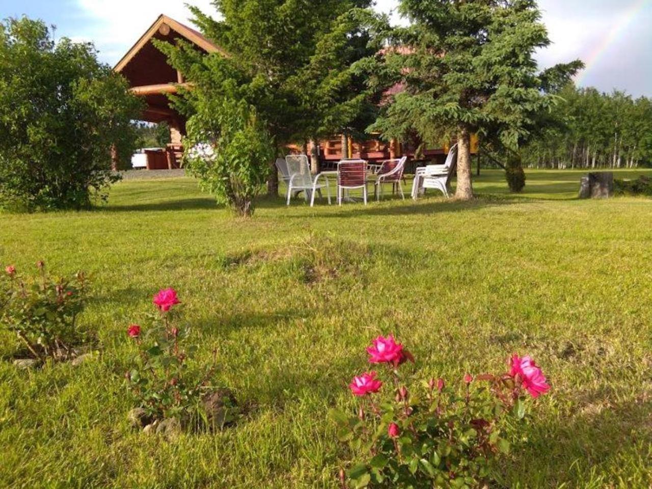 Cariboo Log Guest House Lac La Hache Exterior foto